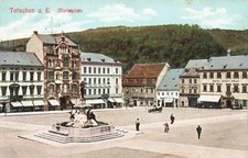 Piazza del mercato con hotel