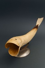 Scultura vintage a forma di pesce in osso scolpito 