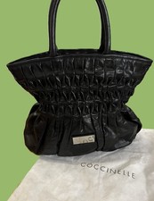 Borsa Coccinelle nera stile shopper in pelle (con sacca)