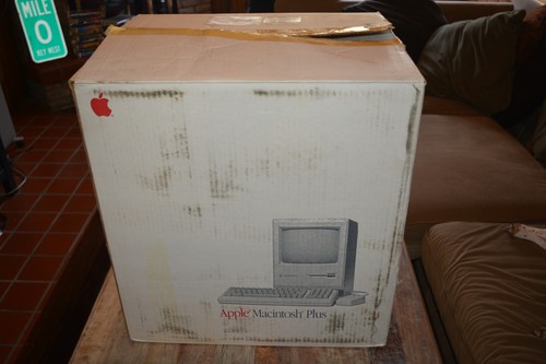 Computer apple macintosh plus - macintosh,