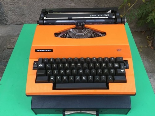 Macchina scrivere vintage - da,