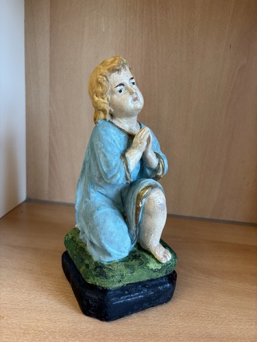 Bambino inginocchiato vecchia - inginocchiato,