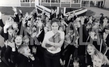 Foto vintage Animali, Coniglio Honeybun trova casa, 1984, Stampa 20x13cm