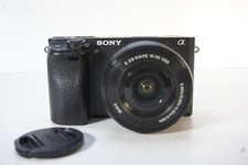 Sony Alpha 6300 con obiettivo