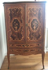 Mobile bar da salotto intarsiato in legno stile maggiolino