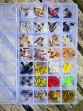 Scatola con 140 esche mosche