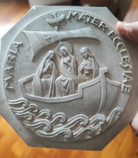 Bassorilievo religioso in agglomerato di marmo e resina