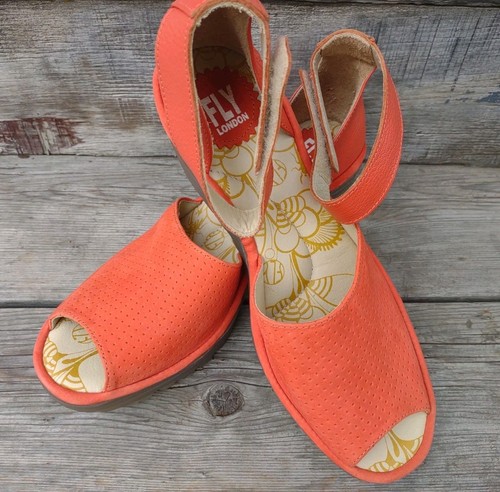 Sandali con zeppa - , traforata