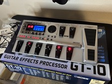 BOSS GT-10 CARICATO CON LE