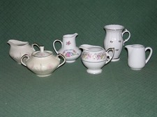 LOTTO 6 PEZZI IN PORCELLANA - 5 LATTIERE E 1 ZUCCHERIERA - BAVARIA - GALVANI 