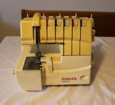 Singer 14T957DC Macchina per