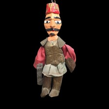 Pupazzo in legno intagliato