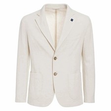 Outfit giacca beige in lino