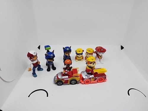 Lotto figurine 23 - 10,
