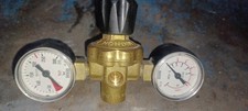 Regolatore di pressione per bombole argon da un litro