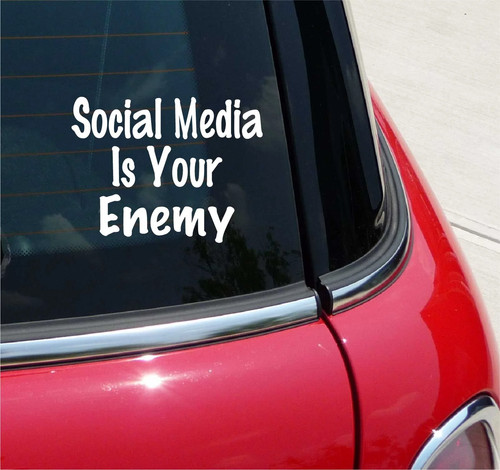 Social media tuo nemico - social,