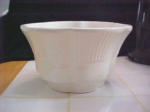 Vintage bianco lucido smerlato