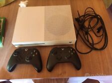 xbox one s 1tb +2 Controllers+