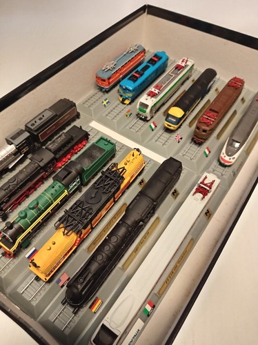 Set treni in - 12,