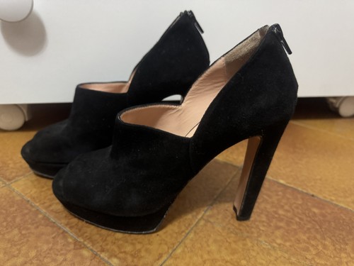 Open toe in - toe,