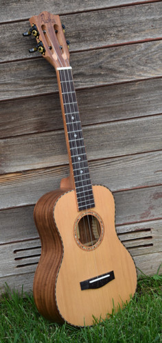 Ukulele solid cedar - solid, top