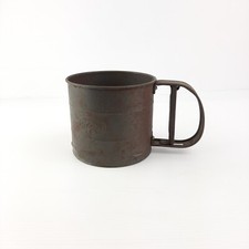 Antico setaccio per farina in ferro dott Oetker made in Germany