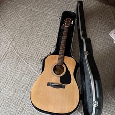 Chitarra acustica Yamaha F310P con custodia rigida n.MG1404
