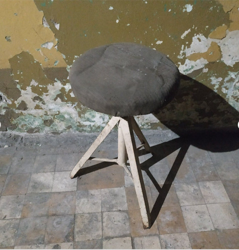 Sgabello girevole industriale