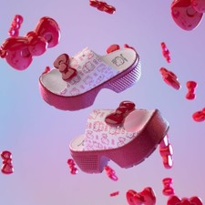 Scivoli Crocs X Hello Kitty