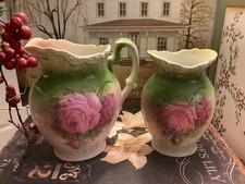 Antica piccola brocca e porta