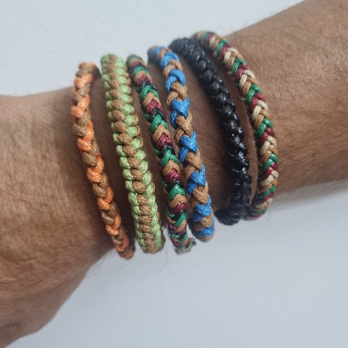 Braccialetti interamente fatti