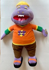 Chuck E Formaggio Jumbo 32”