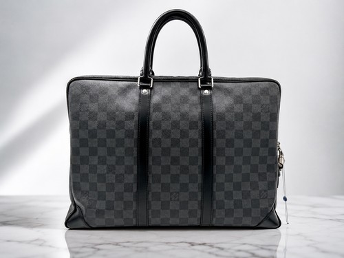 Louis vuitton porta - 🖤,