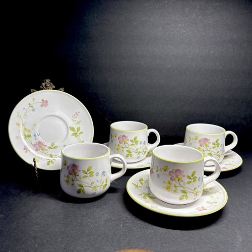 Set pezzi tazze piattini - 8,