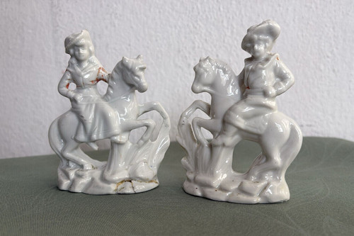 Coppia antiche statuette - di,