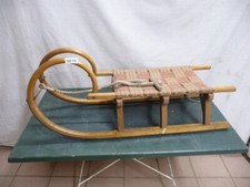 6814.     Antica slitta in legno slittino