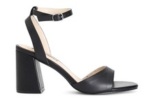 SANDALO IN PELLE CON LACCIO