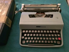 Vecchia macchina da scrivere: Olivetti 32