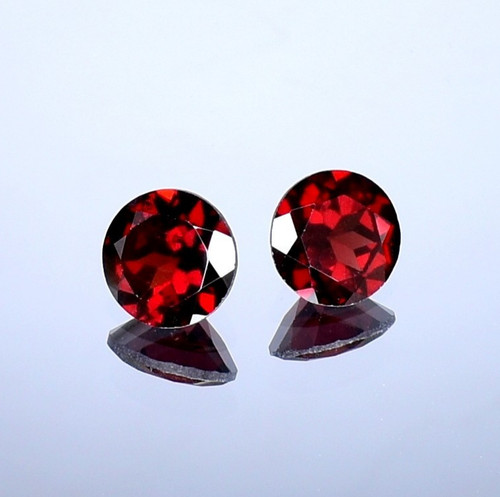Granato rosso sfaccettato