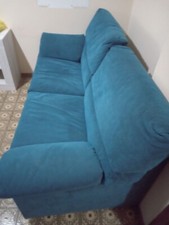 Divano blu in alcantara, come nuovo, sedute, schienali e braccioli rimovibili. 