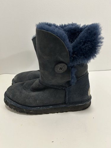 Preowned navy blue ugg - navy,