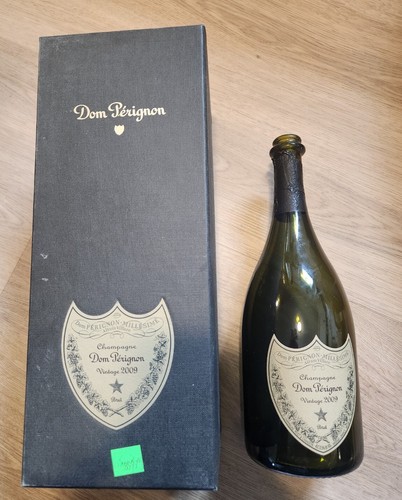 Empty vintage 2009 dom - vintage,