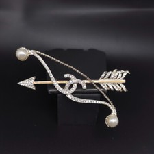 Spilla freccia CC cristallo