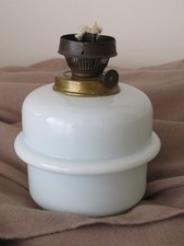 Opalina bianca lume a petrolio antico (leggi la descrizione)