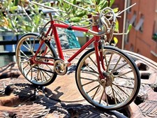 Ornamento modello bicicletta stile vintage metallo rosso e ottone - decorazione scrivania da collezione