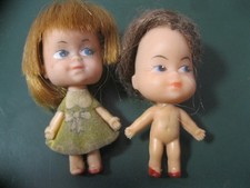 2 vecchie piccole bambole