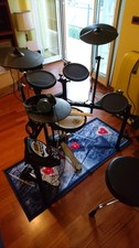 Roland TD-11 completa di grancassa con pedale,usata poco ,mai uscita di casa.