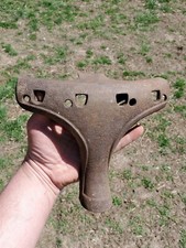 Una vecchia stufa a legna in