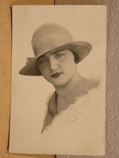 foto ritratto di RAGAZZA CON CAPPELLO epoca fascista ricordo fidanzata donna da