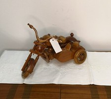 Modellino moto in legno in